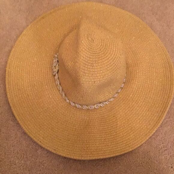 Cruise Club Paper Tan Shimmery Beach Hat - Picture 2 of 5